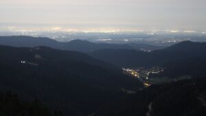 Dieses Bild zeigt eine Webcam-Aufnahme vom Achertal, aufgenommen am Dienstag, den 03.03.2026 um 05:10 Uhr. Die Temperatur betrug 7.4°C.