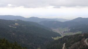 Dieses Bild zeigt eine Webcam-Aufnahme vom Achertal, aufgenommen am Dienstag, den 17.03.2026 um 14:00 Uhr. Die Temperatur betrug 6°C.