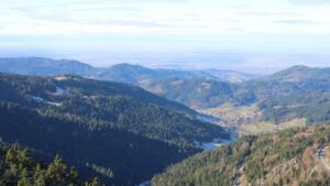 Dieses Bild zeigt eine Webcam-Aufnahme vom Achertal, aufgenommen am Mittwoch, den 19.11.2025 um 11:50 Uhr. Die Temperatur betrug 0.6°C.