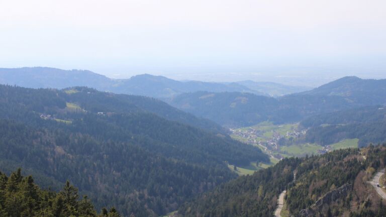 Dieses Bild zeigt eine Webcam-Aufnahme vom Achertal, aufgenommen am Samstag, den 11.04.2026 um 16:00 Uhr. Die Temperatur betrug 17.5°C.