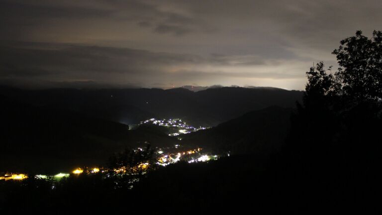 Dieses Bild zeigt eine Webcam-Aufnahme vom Achertal, aufgenommen am Montag, den 21.09.2026 um 04:00 Uhr. Die Temperatur betrug 10.6°C.