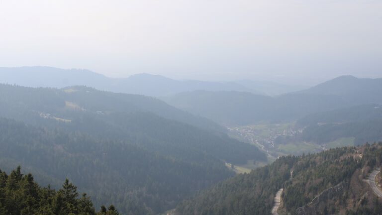 Dieses Bild zeigt eine Webcam-Aufnahme vom Achertal, aufgenommen am Dienstag, den 10.03.2026 um 15:10 Uhr. Die Temperatur betrug 9.7°C.