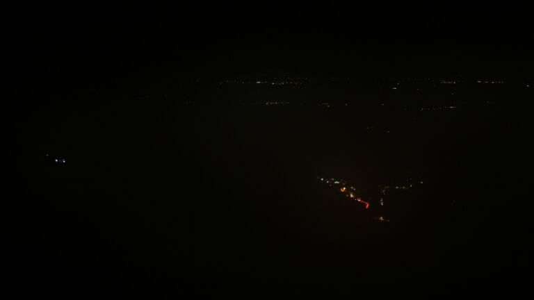 Dieses Bild zeigt eine Webcam-Aufnahme vom Achertal, aufgenommen am Dienstag, den 21.10.2025 um 03:30 Uhr. Die Temperatur betrug 8.2°C.