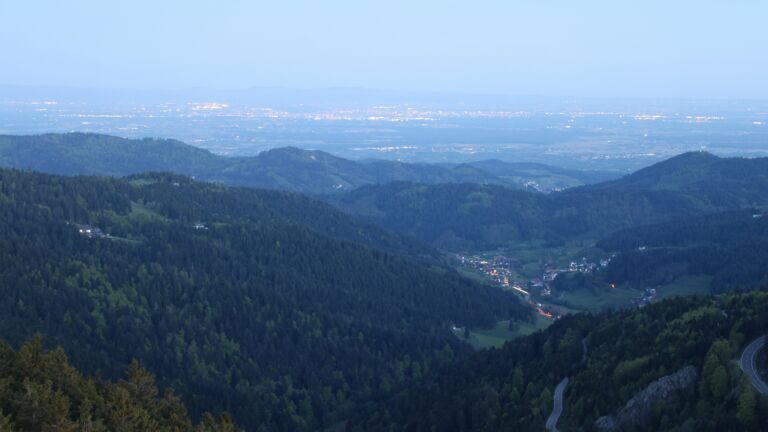 Dieses Bild zeigt eine Webcam-Aufnahme vom Achertal, aufgenommen am Montag, den 27.04.2026 um 05:40 Uhr. Die Temperatur betrug 10.6°C.