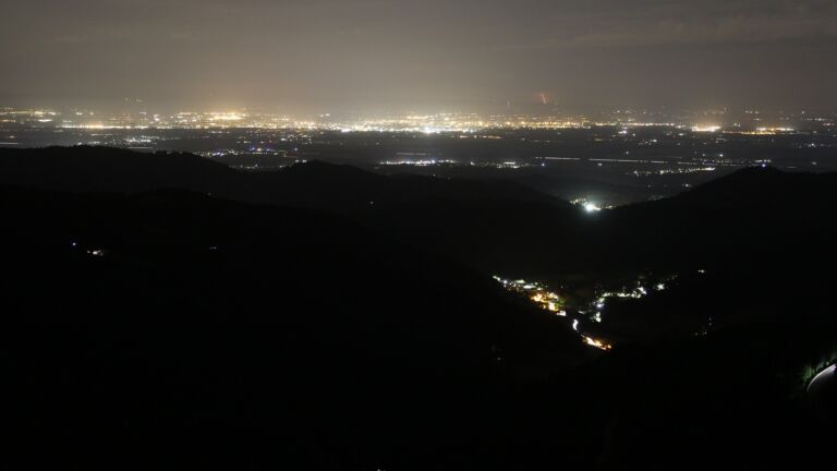 Dieses Bild zeigt eine Webcam-Aufnahme vom Achertal, aufgenommen am Samstag, den 31.05.2025 um 23:40 Uhr. Die Temperatur betrug 15.4°C.