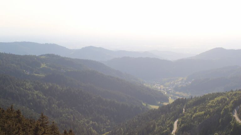 Dieses Bild zeigt eine Webcam-Aufnahme vom Achertal, aufgenommen am Montag, den 19.05.2025 um 19:30 Uhr. Die Temperatur betrug 15.8°C.