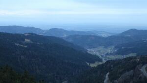 Dieses Bild zeigt eine Webcam-Aufnahme vom Achertal, aufgenommen am Freitag, den 19.12.2025 um 16:30 Uhr. Die Temperatur betrug 7.1°C.