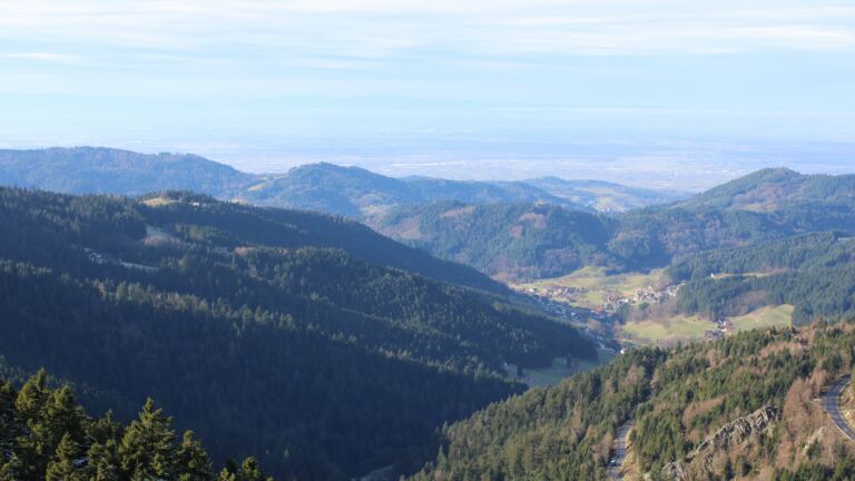 Dieses Bild zeigt eine Webcam-Aufnahme vom Achertal, aufgenommen am Dienstag, den 02.12.2025 um 12:40 Uhr. Die Temperatur betrug 6.3°C.