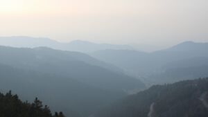 Dieses Bild zeigt eine Webcam-Aufnahme vom Achertal, aufgenommen am Sonntag, den 08.03.2026 um 17:20 Uhr. Die Temperatur betrug 11.1°C.