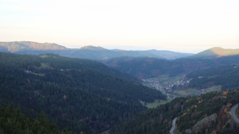 Dieses Bild zeigt eine Webcam-Aufnahme vom Achertal, aufgenommen am Donnerstag, den 06.11.2025 um 07:50 Uhr. Die Temperatur betrug 9°C.