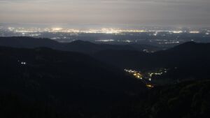 Dieses Bild zeigt eine Webcam-Aufnahme vom Achertal, aufgenommen am Montag, den 27.04.2026 um 03:00 Uhr. Die Temperatur betrug 9.4°C.