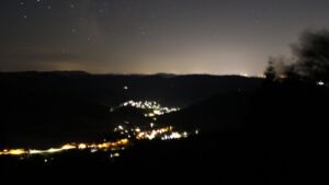 Dieses Bild zeigt eine Webcam-Aufnahme vom Achertal, aufgenommen am Samstag, den 08.08.2026 um 00:30 Uhr. Die Temperatur betrug 18.4°C.