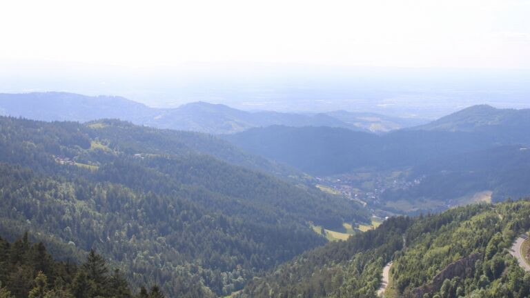 Dieses Bild zeigt eine Webcam-Aufnahme vom Achertal, aufgenommen am Freitag, den 23.05.2025 um 17:10 Uhr. Die Temperatur betrug 7.6°C.