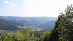 Dieses Bild zeigt eine Webcam-Aufnahme vom Achertal, aufgenommen am Mittwoch, den 29.07.2026 um 18:00 Uhr. Die Temperatur betrug 35.9°C.