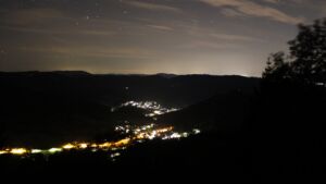 Dieses Bild zeigt eine Webcam-Aufnahme vom Achertal, aufgenommen am Montag, den 20.07.2026 um 00:00 Uhr. Die Temperatur betrug 14.9°C.