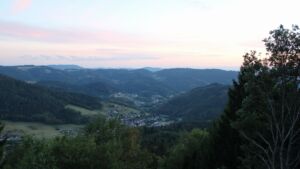 Dieses Bild zeigt eine Webcam-Aufnahme vom Achertal, aufgenommen am Sonntag, den 23.08.2026 um 20:30 Uhr. Die Temperatur betrug 16.3°C.