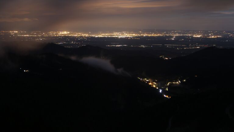 Dieses Bild zeigt eine Webcam-Aufnahme vom Achertal, aufgenommen am Freitag, den 06.06.2025 um 22:50 Uhr. Die Temperatur betrug 11.8°C.