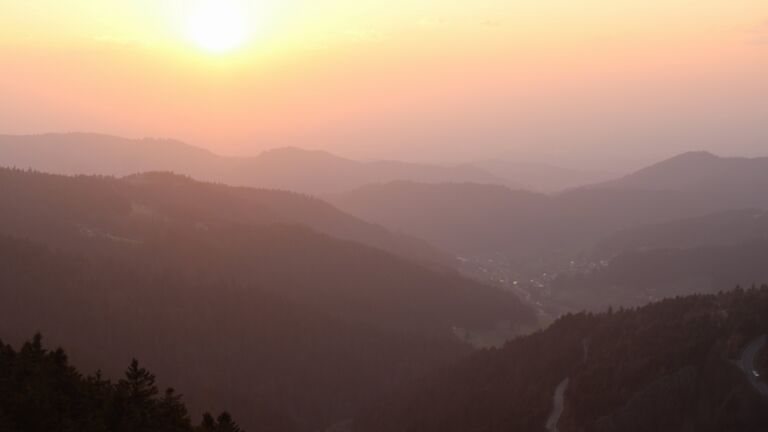 Dieses Bild zeigt eine Webcam-Aufnahme vom Achertal, aufgenommen am Mittwoch, den 18.03.2026 um 18:20 Uhr. Die Temperatur betrug 4.4°C.