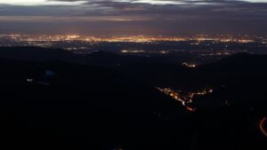 Dieses Bild zeigt eine Webcam-Aufnahme vom Achertal, aufgenommen am Freitag, den 16.01.2026 um 18:00 Uhr. Die Temperatur betrug 6.4°C.