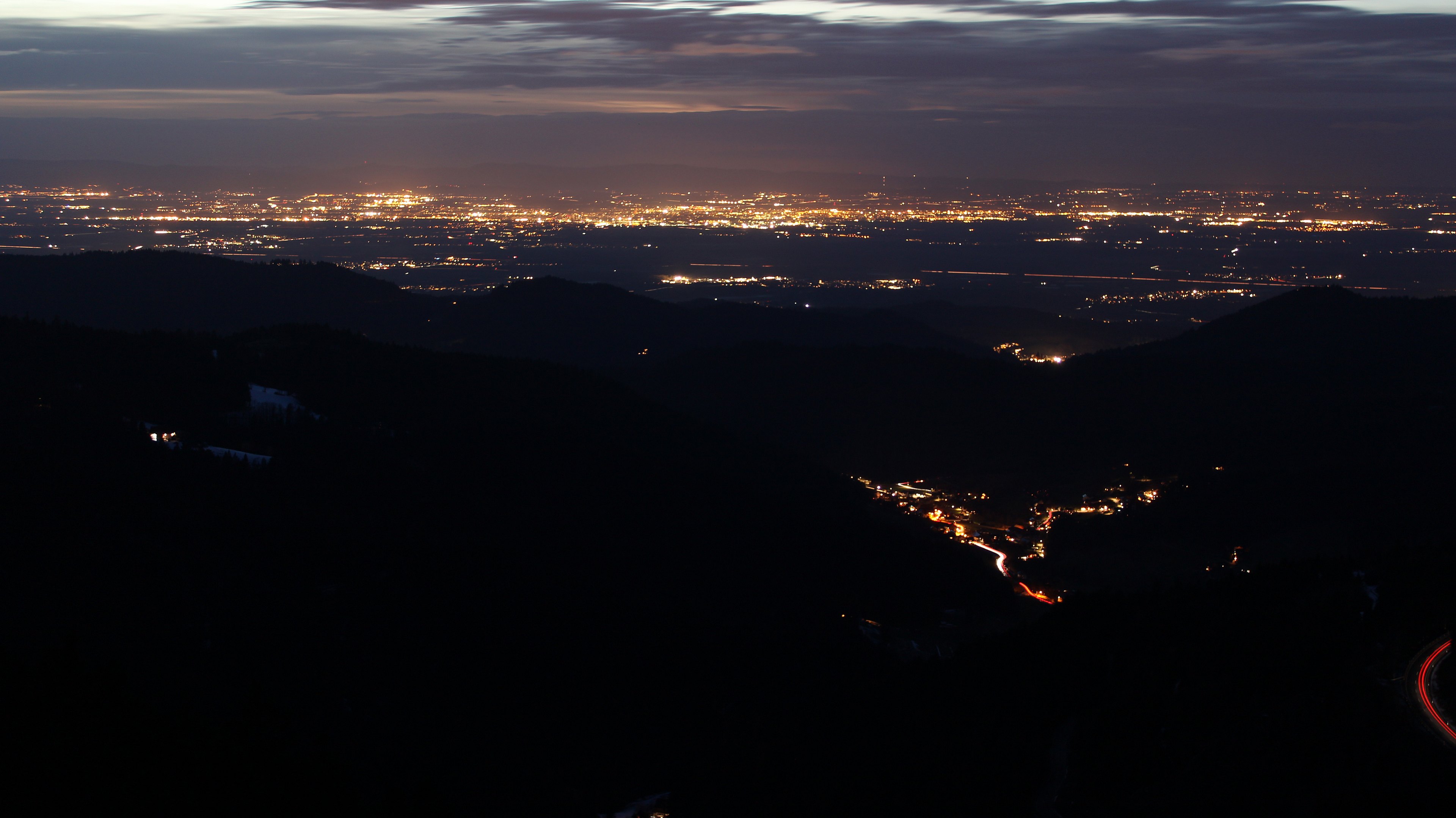 Dieses Bild zeigt eine Webcam-Aufnahme vom Achertal, aufgenommen am Freitag, den 16.01.2026 um 18:00 Uhr. Die Temperatur betrug 6.4°C.