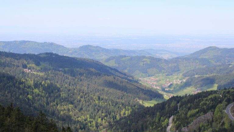 Dieses Bild zeigt eine Webcam-Aufnahme vom Achertal, aufgenommen am Mittwoch, den 30.04.2025 um 11:50 Uhr. Die Temperatur betrug 17.2°C.