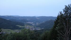 Dieses Bild zeigt eine Webcam-Aufnahme vom Achertal, aufgenommen am Montag, den 20.07.2026 um 05:30 Uhr. Die Temperatur betrug 12.7°C.