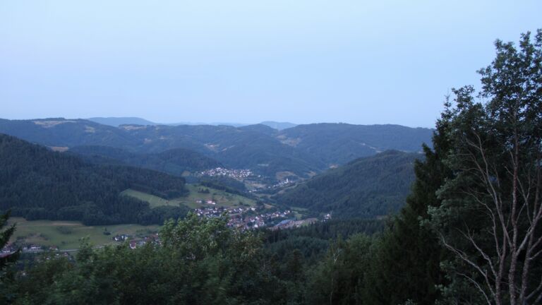 Dieses Bild zeigt eine Webcam-Aufnahme vom Achertal, aufgenommen am Montag, den 20.07.2026 um 05:30 Uhr. Die Temperatur betrug 12.7°C.