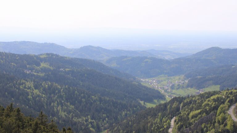 Dieses Bild zeigt eine Webcam-Aufnahme vom Achertal, aufgenommen am Montag, den 27.04.2026 um 16:40 Uhr. Die Temperatur betrug 15.8°C.