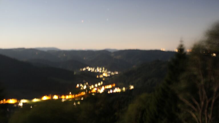 Dieses Bild zeigt eine Webcam-Aufnahme vom Achertal, aufgenommen am Mittwoch, den 29.07.2026 um 00:00 Uhr. Die Temperatur betrug 23.6°C.