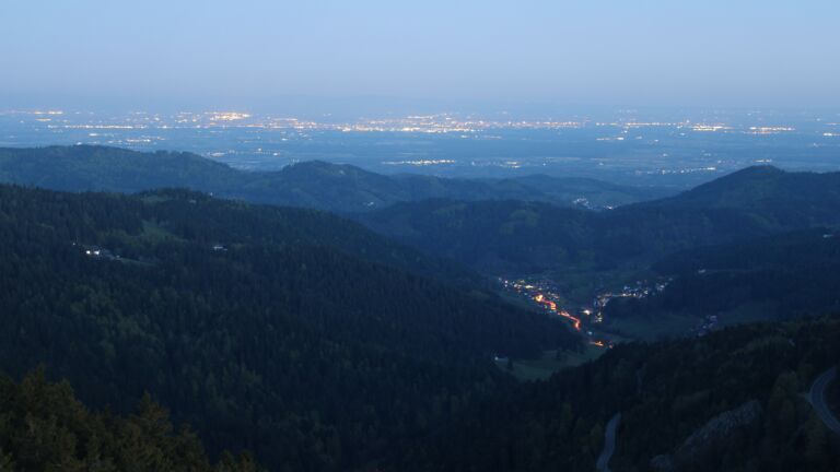 Dieses Bild zeigt eine Webcam-Aufnahme vom Achertal, aufgenommen am Donnerstag, den 23.04.2026 um 05:40 Uhr. Die Temperatur betrug 4.4°C.