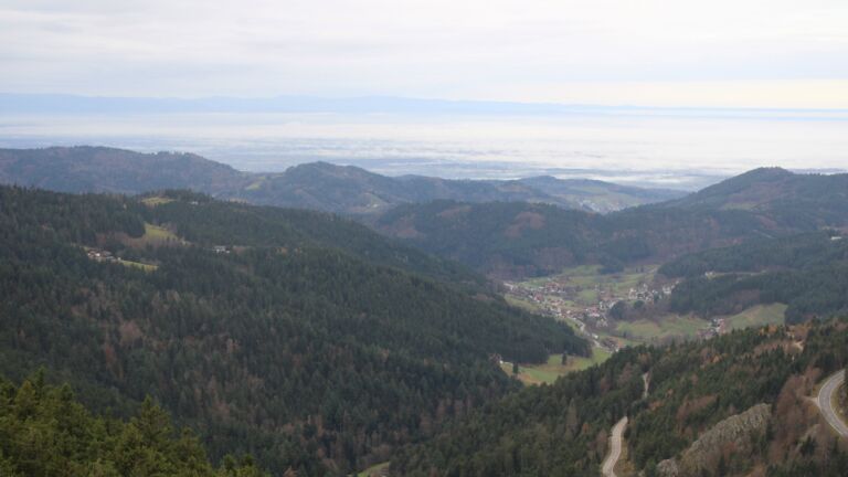 Dieses Bild zeigt eine Webcam-Aufnahme vom Achertal, aufgenommen am Sonntag, den 16.11.2025 um 10:10 Uhr. Die Temperatur betrug 8.8°C.