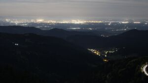 Dieses Bild zeigt eine Webcam-Aufnahme vom Achertal, aufgenommen am Montag, den 27.04.2026 um 02:30 Uhr. Die Temperatur betrug 9.4°C.