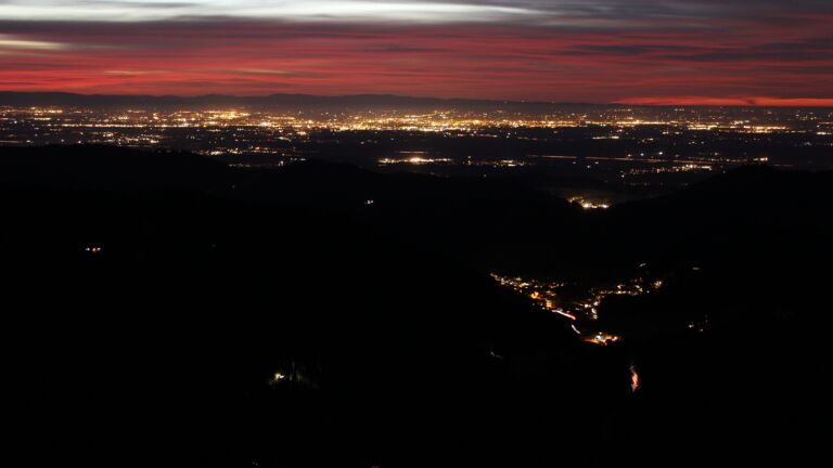 Dieses Bild zeigt eine Webcam-Aufnahme vom Achertal, aufgenommen am Mittwoch, den 12.11.2025 um 17:50 Uhr. Die Temperatur betrug 12.1°C.