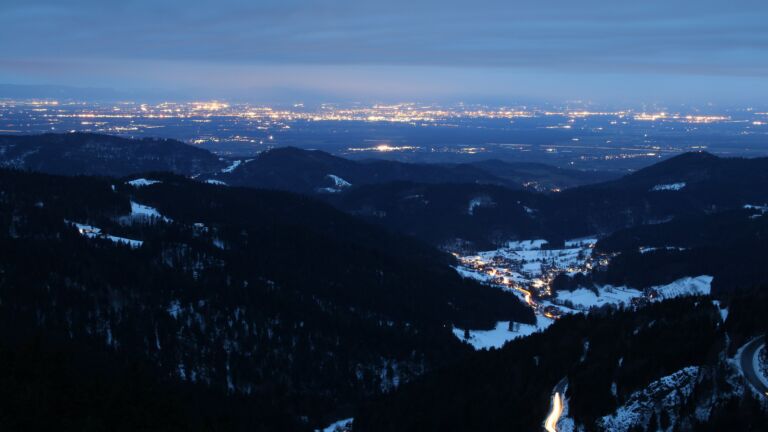 Dieses Bild zeigt eine Webcam-Aufnahme vom Achertal, aufgenommen am Dienstag, den 13.01.2026 um 07:40 Uhr. Die Temperatur betrug 3.9°C.