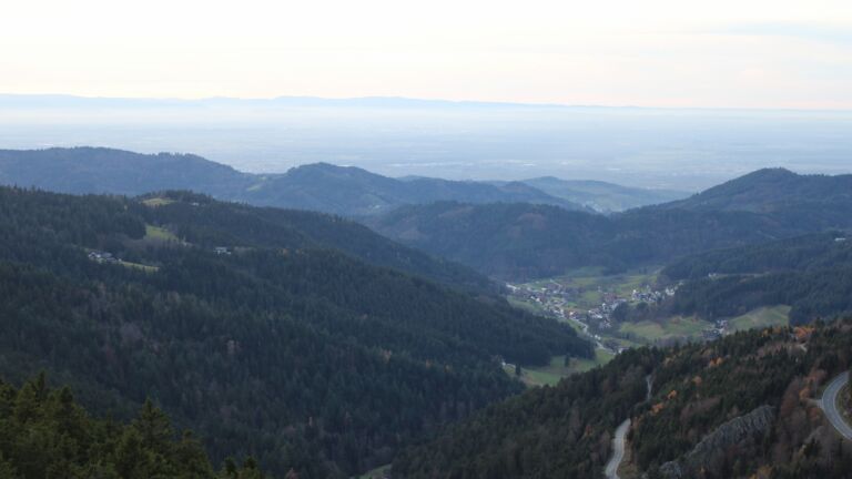 Dieses Bild zeigt eine Webcam-Aufnahme vom Achertal, aufgenommen am Mittwoch, den 12.11.2025 um 16:40 Uhr. Die Temperatur betrug 12°C.