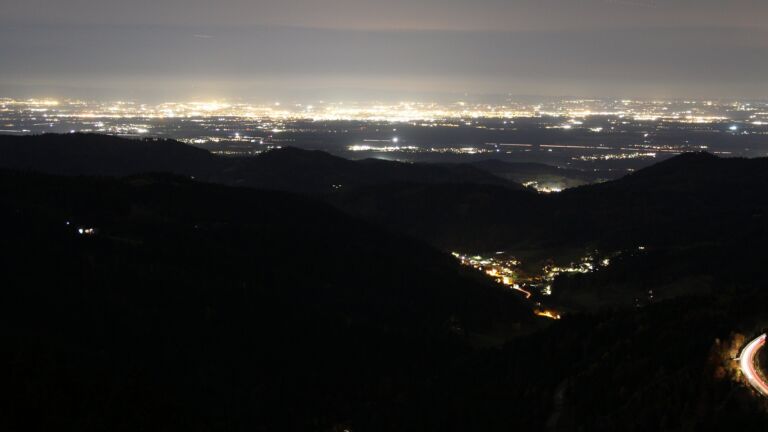 Dieses Bild zeigt eine Webcam-Aufnahme vom Achertal, aufgenommen am Donnerstag, den 30.10.2025 um 20:00 Uhr. Die Temperatur betrug 7.1°C.