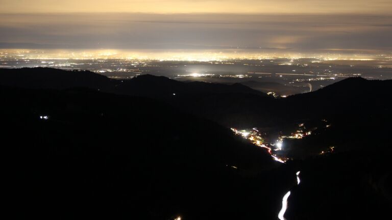 Dieses Bild zeigt eine Webcam-Aufnahme vom Achertal, aufgenommen am Mittwoch, den 03.12.2025 um 06:40 Uhr. Die Temperatur betrug 4.7°C.