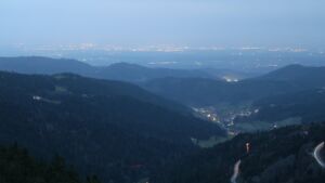 Dieses Bild zeigt eine Webcam-Aufnahme vom Achertal, aufgenommen am Freitag, den 14.11.2025 um 17:20 Uhr. Die Temperatur betrug 15.9°C.