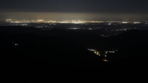 Dieses Bild zeigt eine Webcam-Aufnahme vom Achertal, aufgenommen am Mittwoch, den 15.10.2025 um 01:00 Uhr. Die Temperatur betrug 5.6°C.