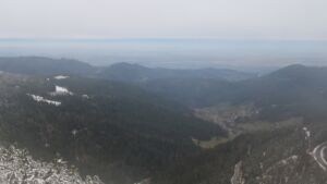 Dieses Bild zeigt eine Webcam-Aufnahme vom Achertal, aufgenommen am Freitag, den 28.11.2025 um 08:30 Uhr. Die Temperatur betrug 1.9°C.