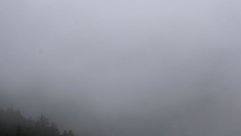 Dieses Bild zeigt eine Webcam-Aufnahme vom Achertal, aufgenommen am Sonntag, den 26.10.2025 um 12:00 Uhr. Die Temperatur betrug 0.4°C.