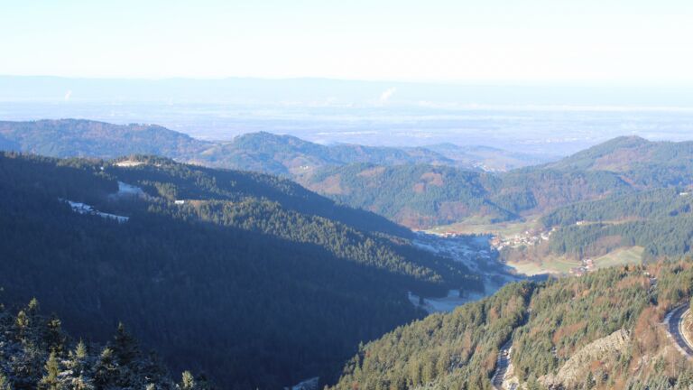 Dieses Bild zeigt eine Webcam-Aufnahme vom Achertal, aufgenommen am Dienstag, den 18.11.2025 um 10:00 Uhr. Die Temperatur betrug 2.2°C.