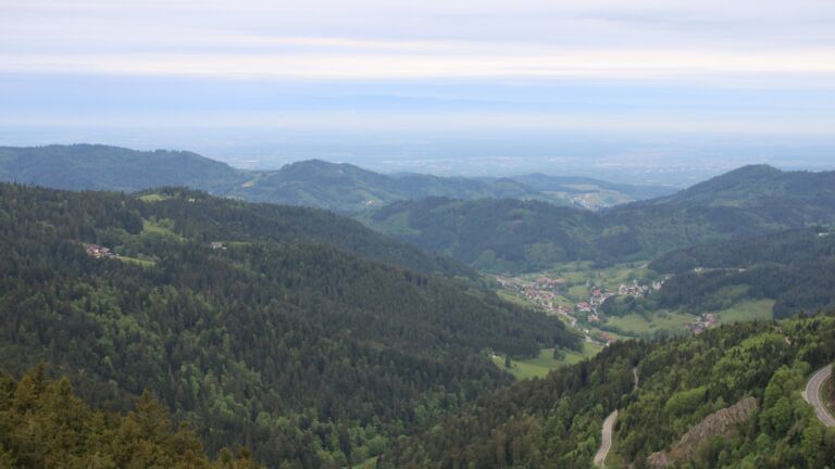 Dieses Bild zeigt eine Webcam-Aufnahme vom Achertal, aufgenommen am Dienstag, den 05.05.2026 um 08:10 Uhr. Die Temperatur betrug 11.2°C.