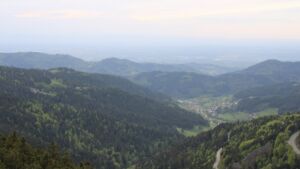 Dieses Bild zeigt eine Webcam-Aufnahme vom Achertal, aufgenommen am Dienstag, den 28.04.2026 um 18:10 Uhr. Die Temperatur betrug 14.2°C.