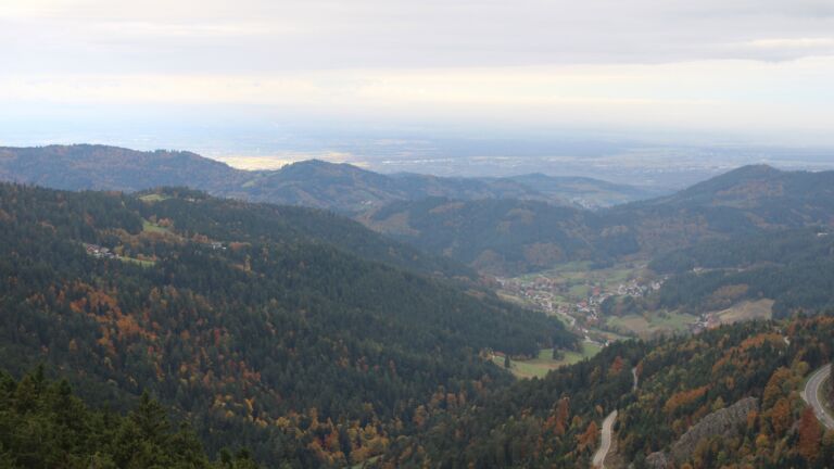 Dieses Bild zeigt eine Webcam-Aufnahme vom Achertal, aufgenommen am Freitag, den 17.10.2025 um 09:40 Uhr. Die Temperatur betrug 5.6°C.