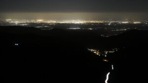 Dieses Bild zeigt eine Webcam-Aufnahme vom Achertal, aufgenommen am Freitag, den 13.03.2026 um 01:00 Uhr. Die Temperatur betrug 2.8°C.