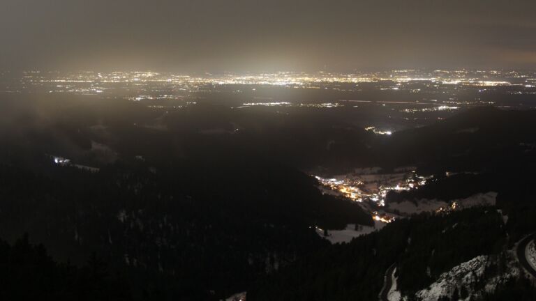 Dieses Bild zeigt eine Webcam-Aufnahme vom Achertal, aufgenommen am Montag, den 12.01.2026 um 18:30 Uhr. Die Temperatur betrug 4.2°C.