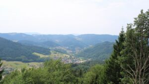 Dieses Bild zeigt eine Webcam-Aufnahme vom Achertal, aufgenommen am Mittwoch, den 15.07.2026 um 13:30 Uhr. Die Temperatur betrug 23.4°C.