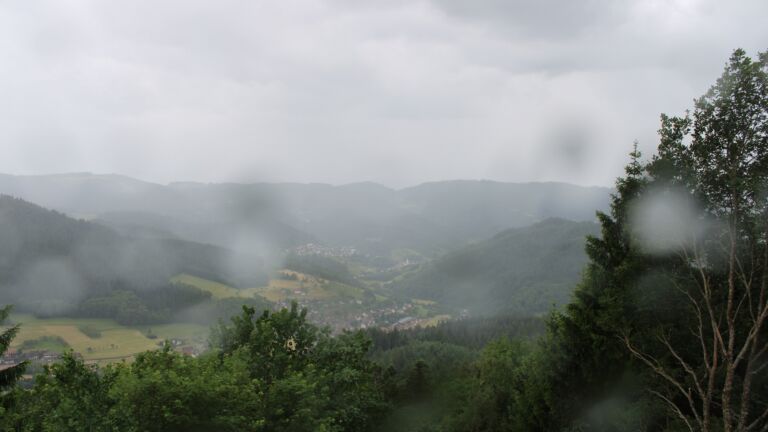 Dieses Bild zeigt eine Webcam-Aufnahme vom Achertal, aufgenommen am Donnerstag, den 04.06.2026 um 14:50 Uhr. Die Temperatur betrug 14.2°C.