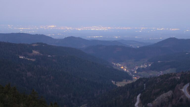 Dieses Bild zeigt eine Webcam-Aufnahme vom Achertal, aufgenommen am Samstag, den 28.02.2026 um 06:40 Uhr. Die Temperatur betrug 5.7°C.